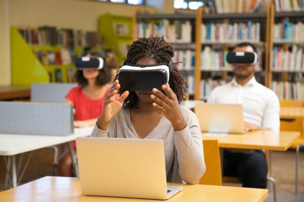 Impactul tehnologiei asupra educației moderne