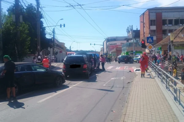 Accident cu 22 de persoane în Mediaș. Patru victime au ajuns la spital
