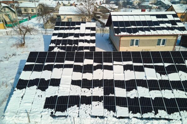 Panouri fotovoltaice pe acoperiș sau la sol? Avantaje și dezavantaje