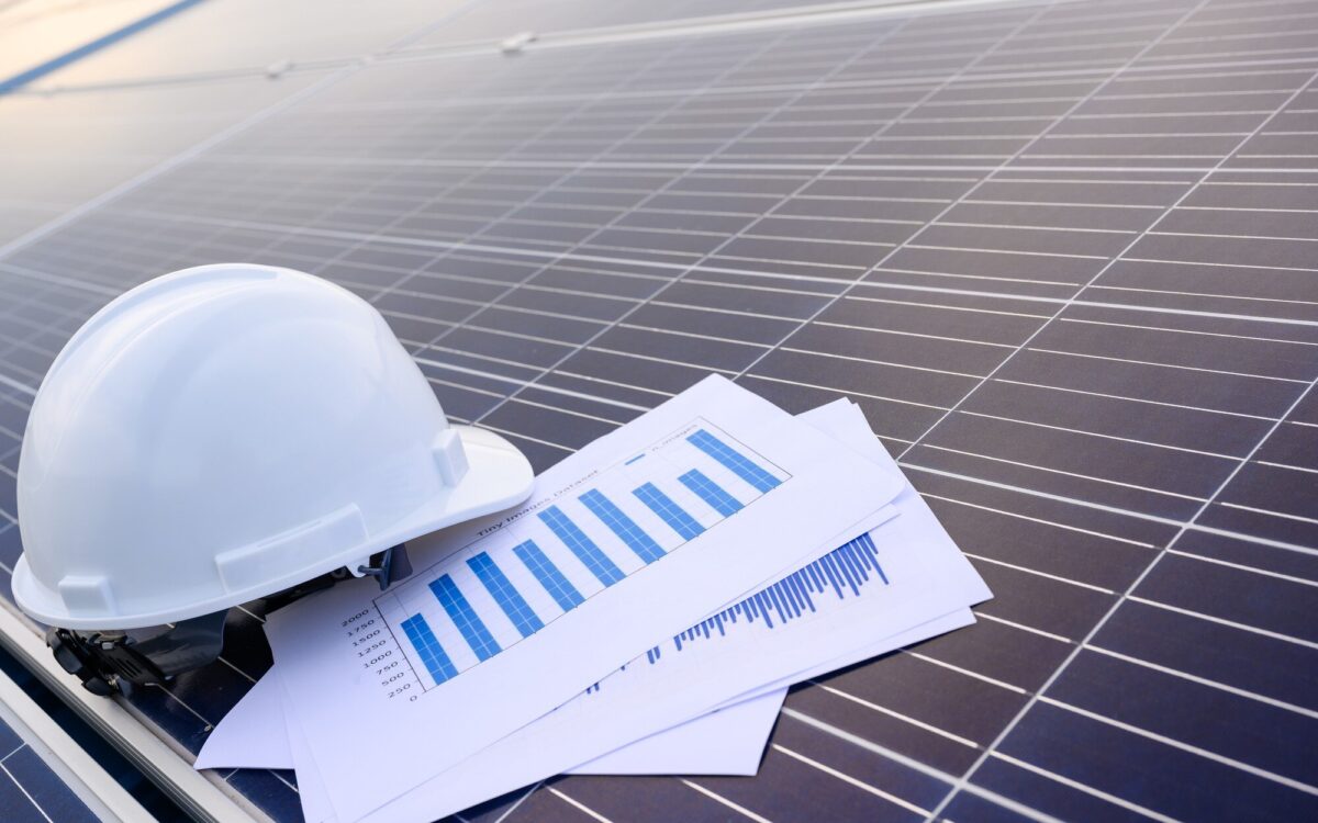 Câte panouri fotovoltaice îți trebuie pentru o casă și cum calculezi puterea necesară