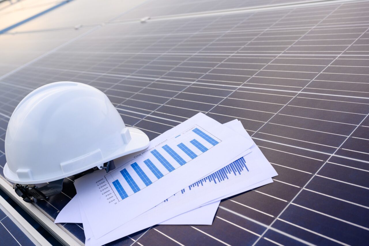 Câte panouri fotovoltaice îți trebuie pentru o casă și cum calculezi puterea necesară