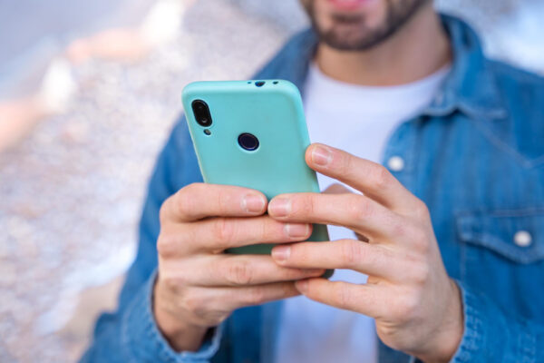 Cum alegi un telefon potrivit fără să plătești pentru funcții inutile