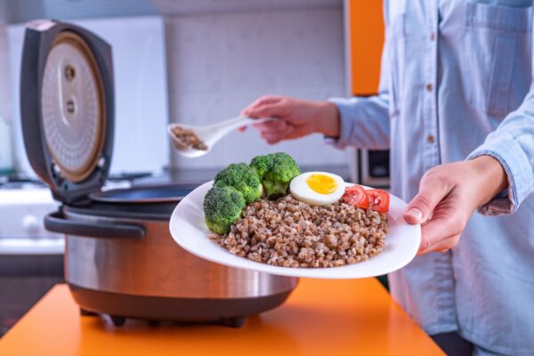 Cum alegi un multicooker și ce preparate poți găti cu el