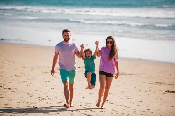 Vacanță la mare cu copiii: cum alegi o destinație în care să vă simțiți bine cu toții