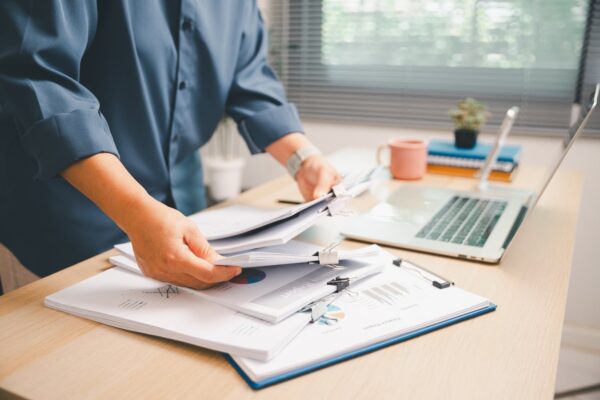 Cum păstrezi documentele financiare ca să găsești ușor ce îți trebuie