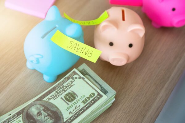 Greșeli financiare frecvente care te împiedică să economisești
