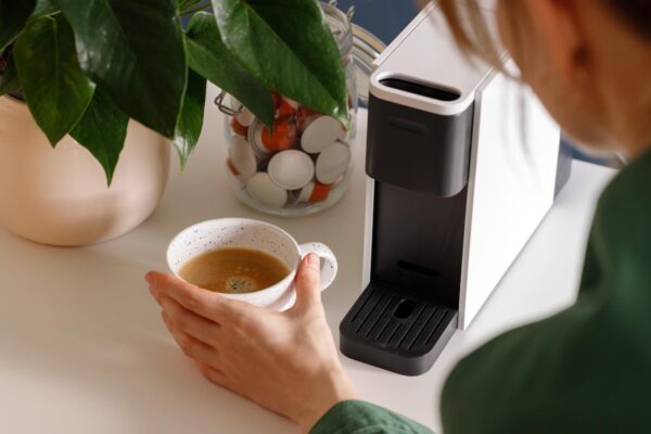 Cum alegi un aparat de cafea cu capsule și cât costă utilizarea lui
