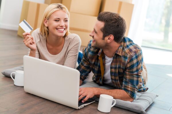 Oferte cu transport gratuit: când ajungi să cumperi mai mult decât aveai nevoie