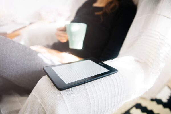 Cum alegi un eBook reader și ce caracteristici contează
